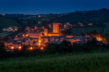 Castell'Arquato... scende la sera - foto di Cristiano Tagliabue