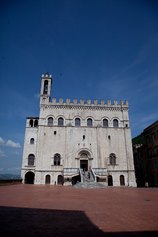 Gubbio, piazza della signoria - ph. Archivio Regione Umbria